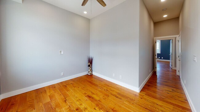 Building Photo - $1655/Bedroom |8BR Townhome in Fort Sander...