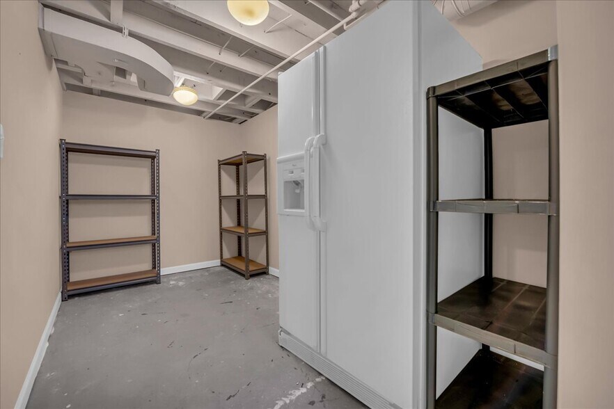 Building Photo - 2299 W Lincoln St