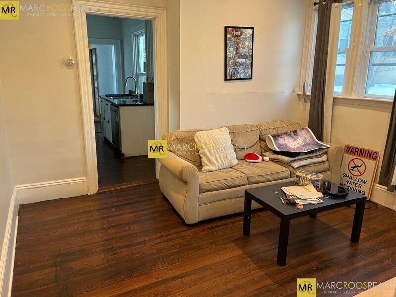 Building Photo - 70 Curtis St