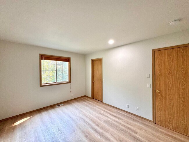 Building Photo - 2620 NE 136th St