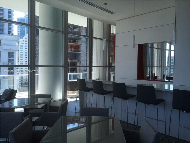 Building Photo - 1100S S Miami Ave