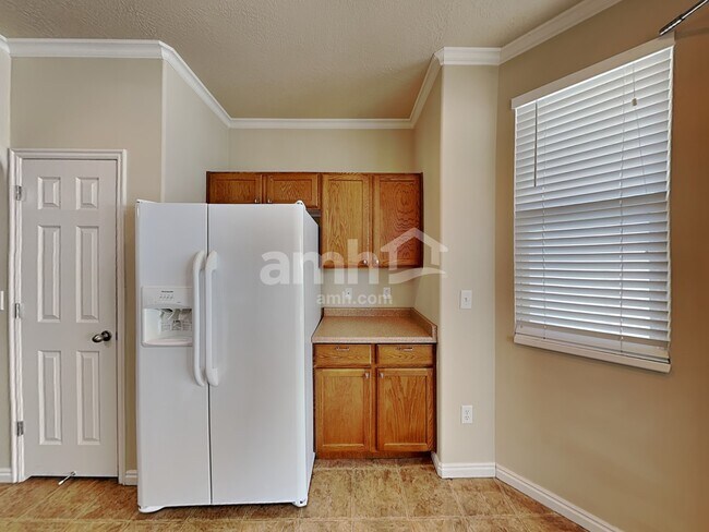 Building Photo - 738 Skipton Dr W