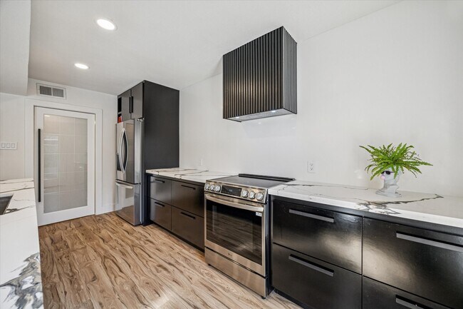 Building Photo - 13062 Trail Hollow Dr