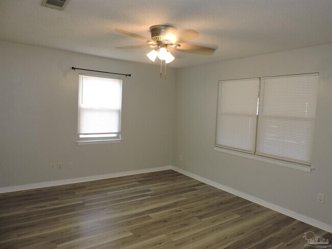 Building Photo - 2323 Silversides Loop