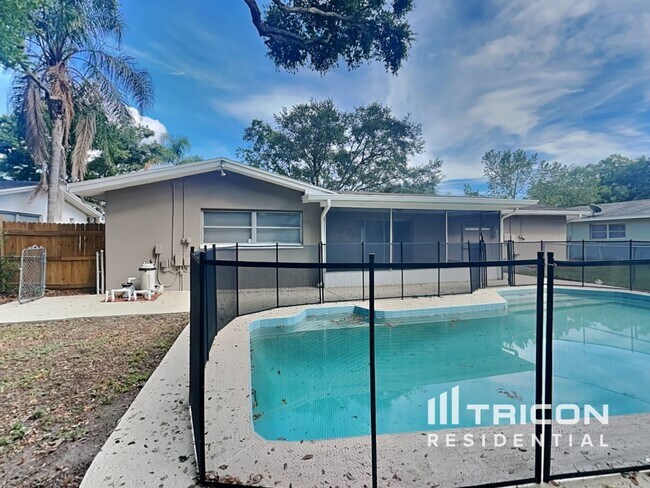 Building Photo - 730 College Hill Dr