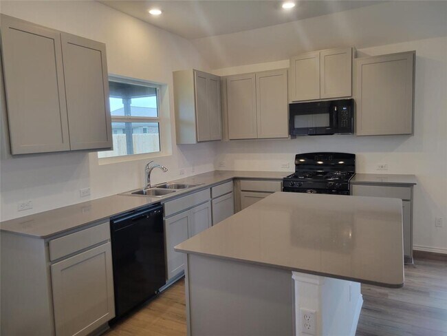 Building Photo - 623 Waterway Ave