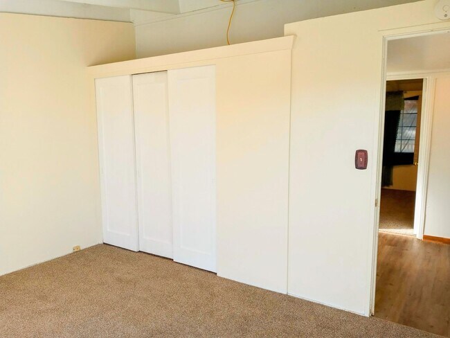 Building Photo - Refurbished 3bd Single Story House With Carport & Large Yards