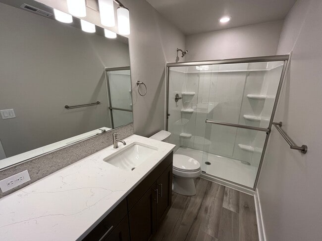 Building Photo - Beautiful 3 Bed/2.5 Bath Townhome - Community Pool and Fitness Center!