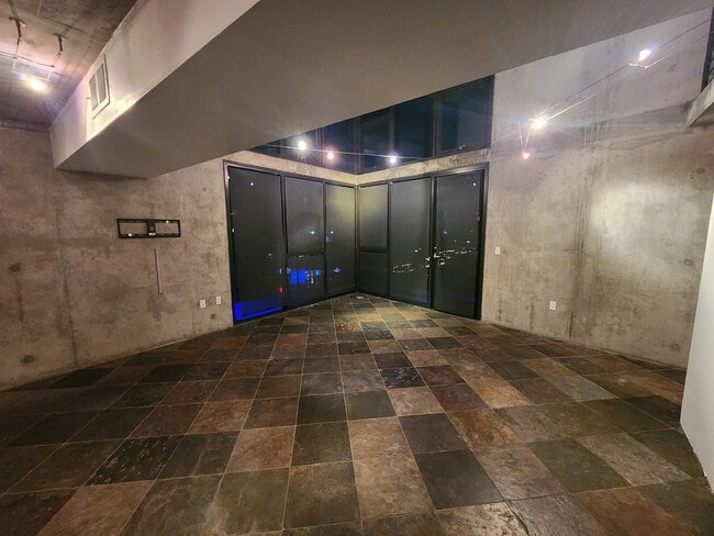 Building Photo - Downtown Loft living in Little Italy