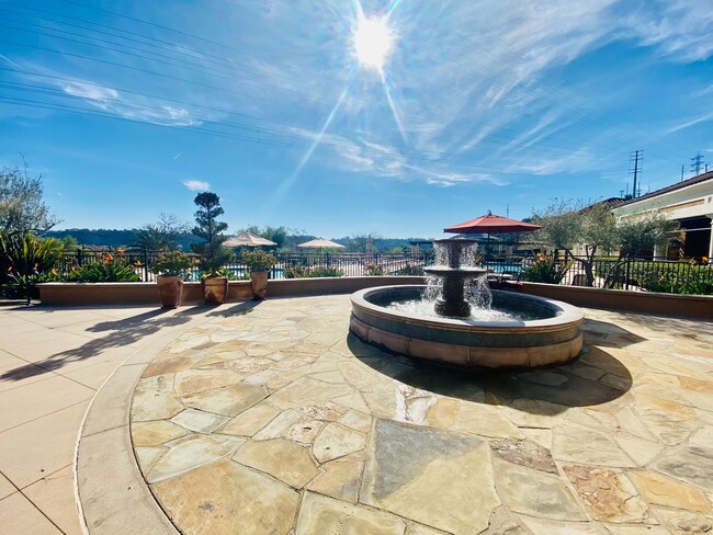 Building Photo - Beautiful  Escala Townhome  in Resort Styl...