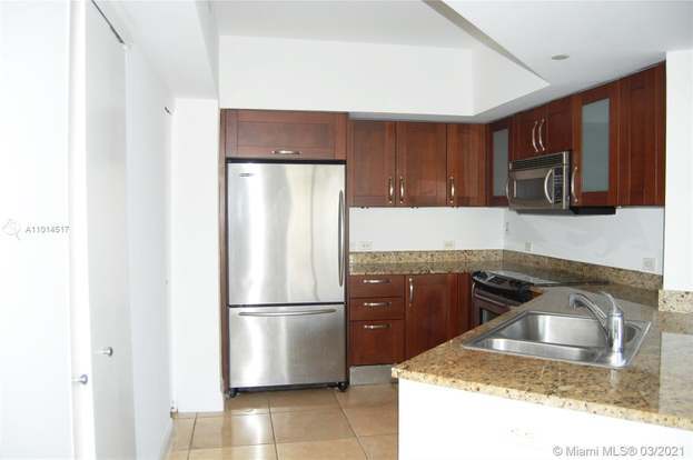 Building Photo - 20000 E Country Club Dr