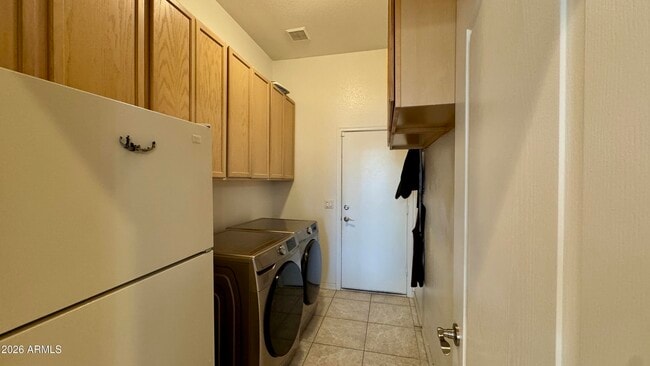 Building Photo - 571 W Locust Dr.