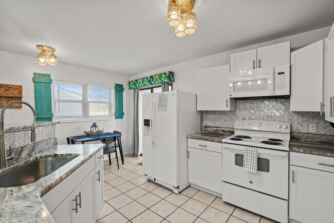 Building Photo - Furnished All-Inclusive 4bed/3bath condo available 12/1/25-2/28/26