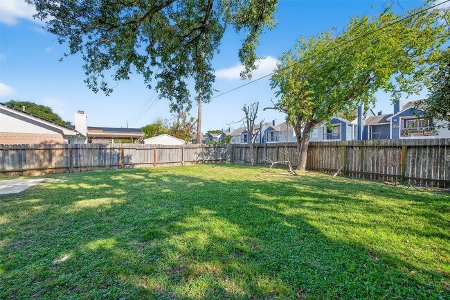 Building Photo - 20119 Telegraph Square Ln