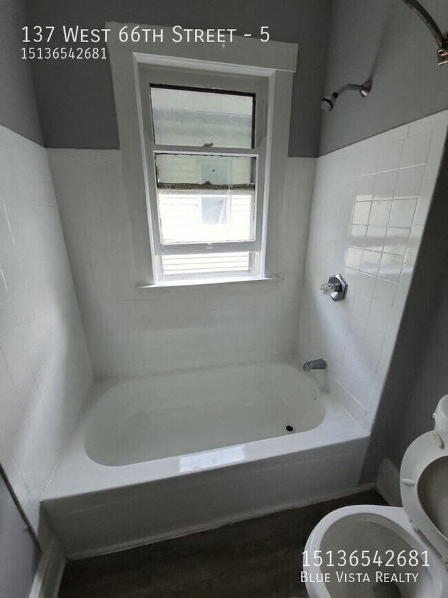 Building Photo - 137 W 66th St