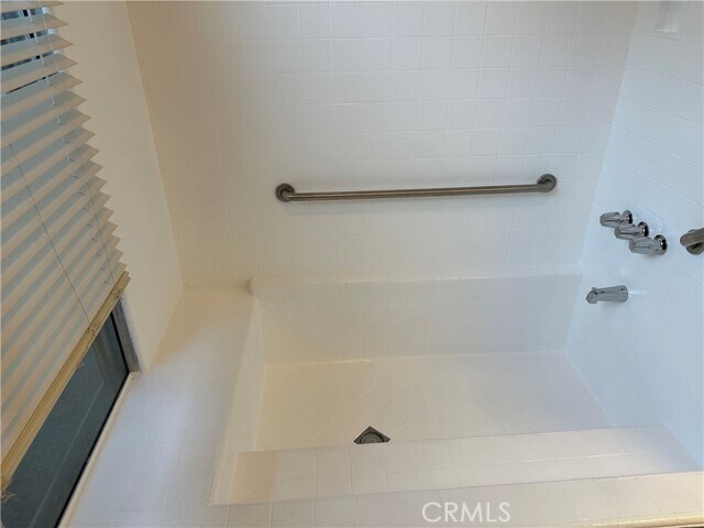 Building Photo - 2124 Wildwood Ct