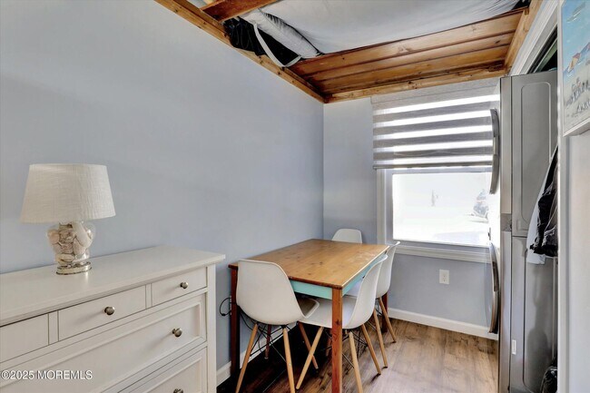 Building Photo - 12 W Rutherford Ln