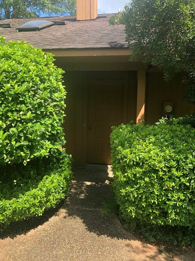Building Photo - ** AVAILABLE NOW ** EASTWOOD ON THE BAYOU ...