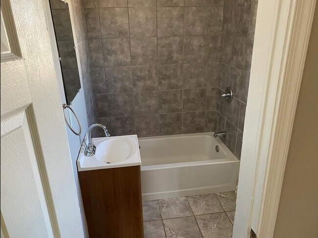 Building Photo - 327 S Main St