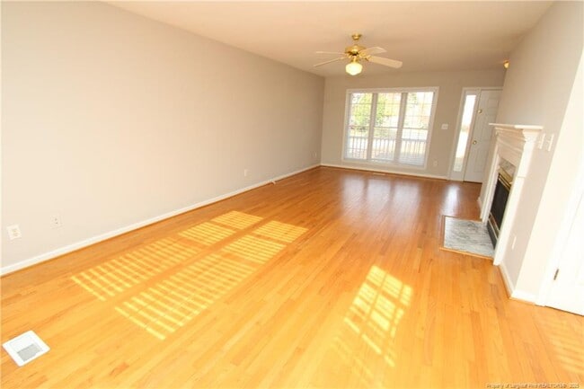 Building Photo - 101 Lake Meadow Dr