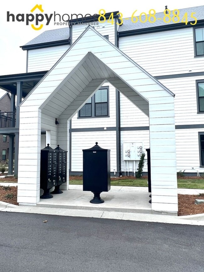 Building Photo - 3/3.5 End-Unit Townhome in Midtown Mt. Pleasant!