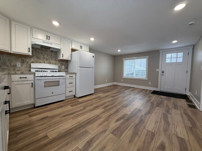 Building Photo - Like New! - 1 Bedroom Home in Muskegon