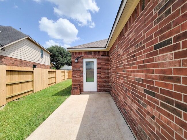 Building Photo - 17207 Mossbriar Ln
