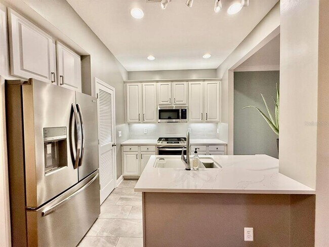 Building Photo - 2920 W El Prado Blvd