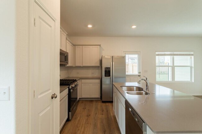 Building Photo - 7237 Spotted Leaf Wy