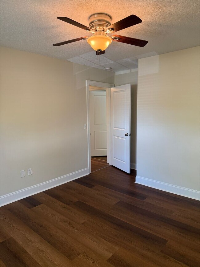 Building Photo - East Brainerd