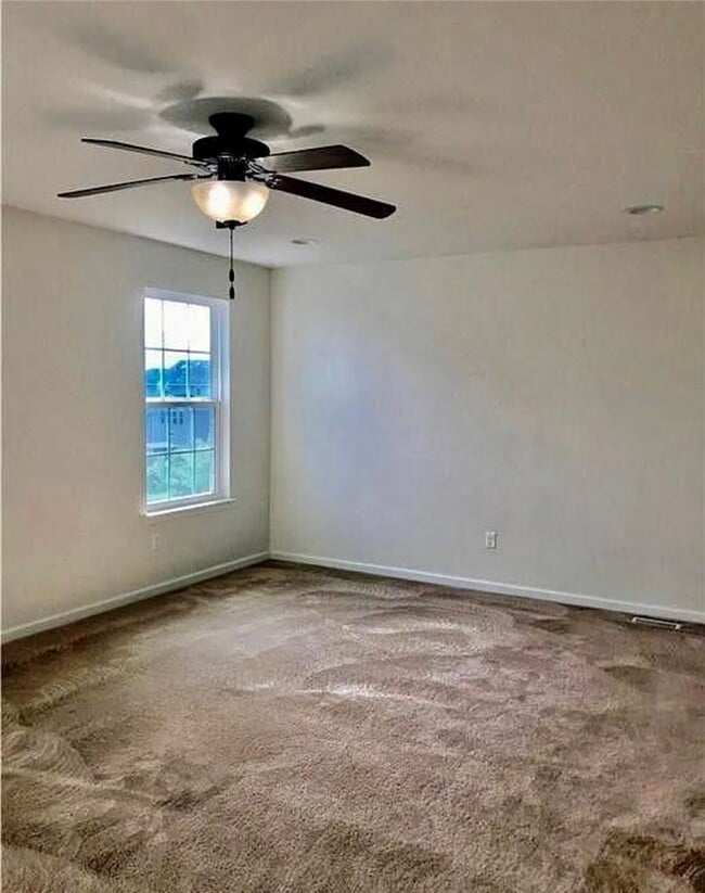 Building Photo - 251 Elmcrest Rise