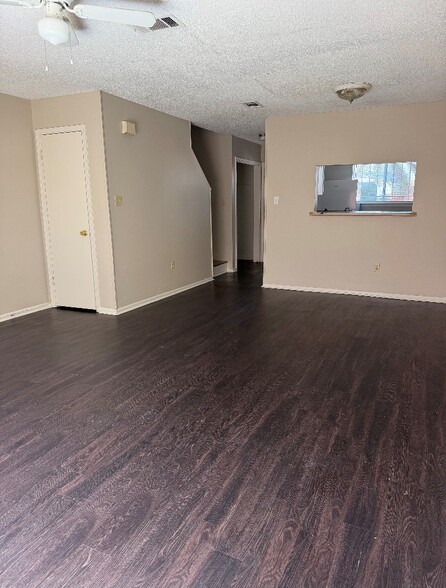 Building Photo - 8911 GSRI Ave