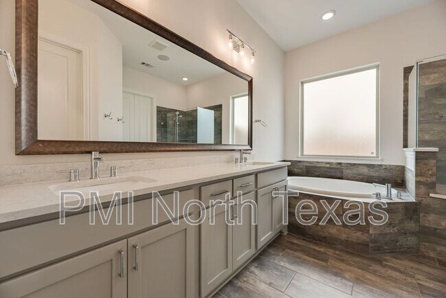Building Photo - 11093 Villa Canales Ln