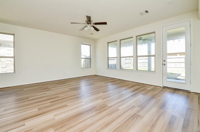 Building Photo - 25410 Champion Ridge Ct