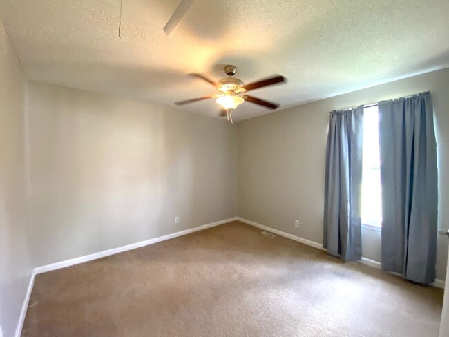 Building Photo - 2719 Knob Ct