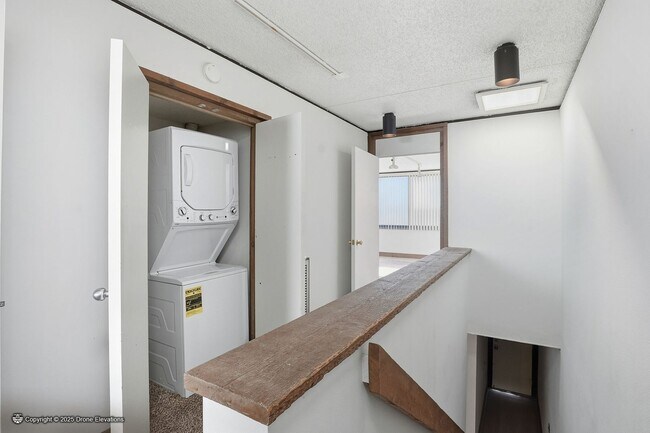 Building Photo - DOWNTOWN ~ Luxury Gene Leedy Townhouse ~ with Community Pool