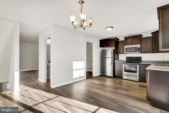 Building Photo - 46 OVERSHOT Ln