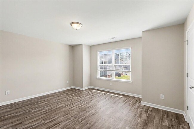 Building Photo - 319 Ashigan St