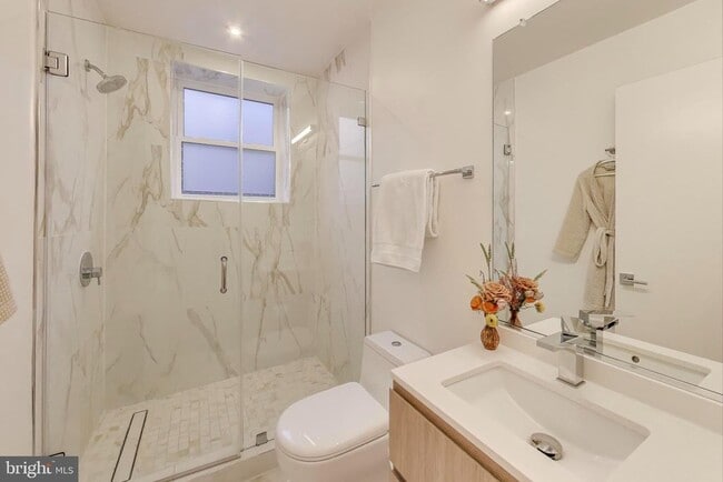 Building Photo - 4017 Davis Pl NW