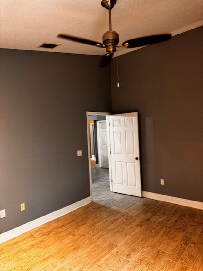 Building Photo - 2519 Southern Oak Cir