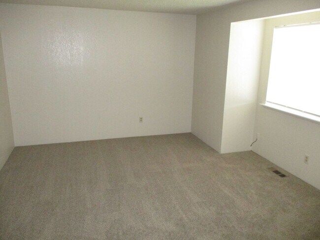 Building Photo - 36-2-1