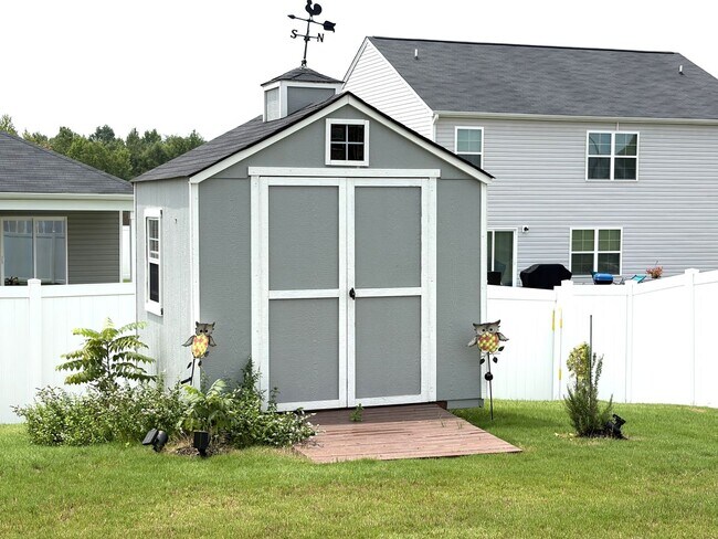 Building Photo - 526 Leven Dr