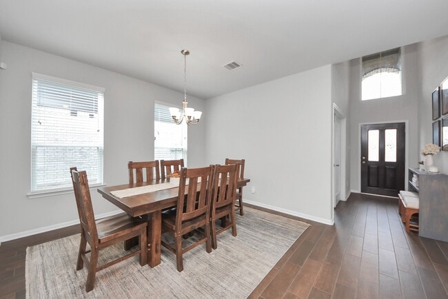 Building Photo - 8819 Cabin Loft Ln