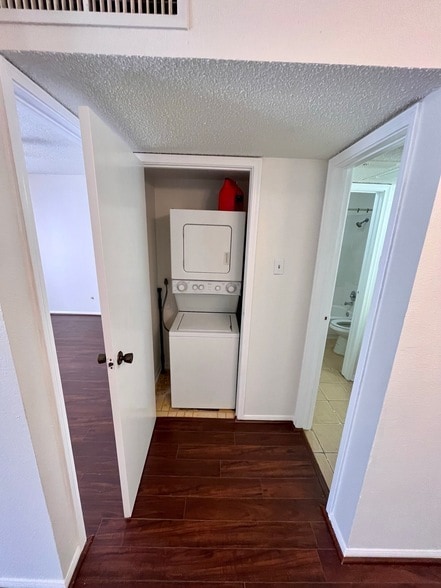 Building Photo - 2120 El Paseo St