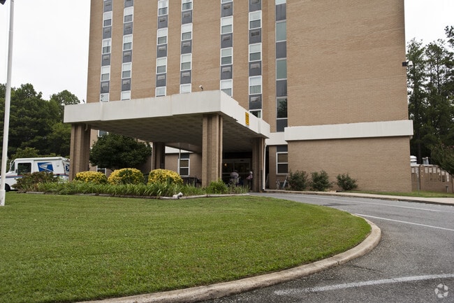 Building Photo - Vineville Tower