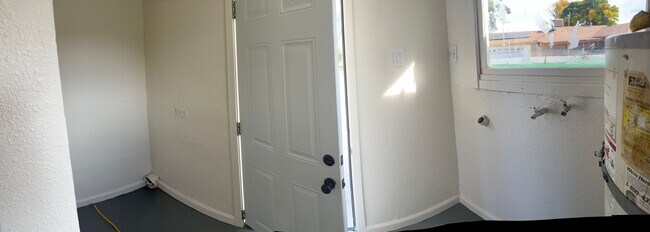 Building Photo - Cute 3 Bedroom /  2 Bath San Jacinto Home with Solar