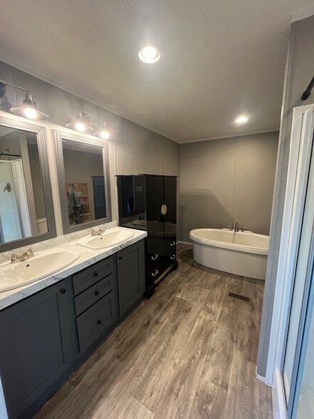 Building Photo - 733 Athens Rd