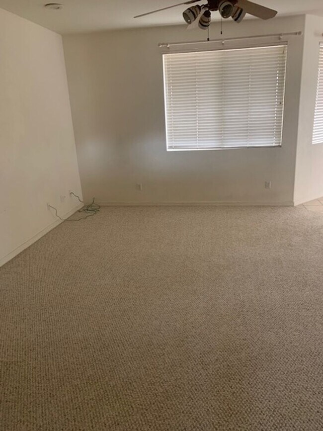 Building Photo - SINGLE LEVEL HOME FOR RENT