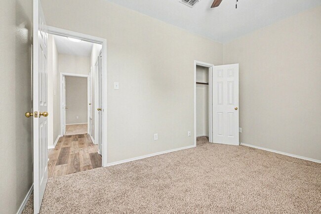 Building Photo - 1550 Charleston Dr