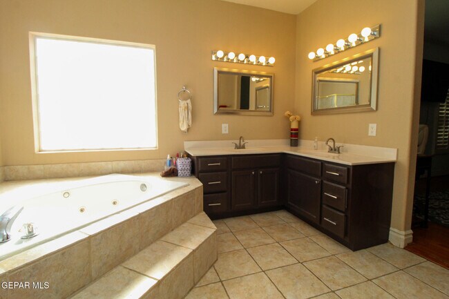 Building Photo - 6044 Los Pueblos Dr